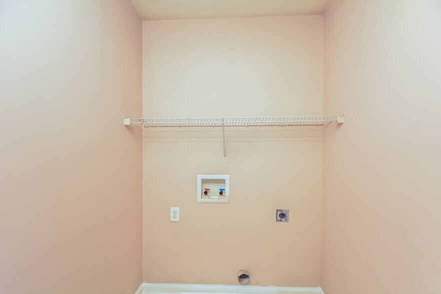 Building Photo - 215 N Fuquay Springs Ave
