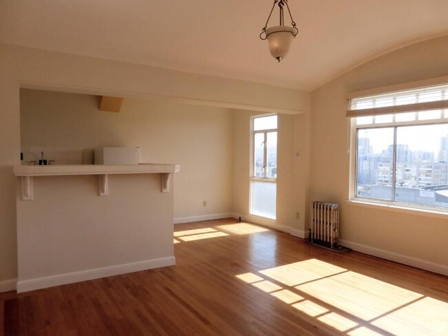 Primary Photo - 1280 Pine St