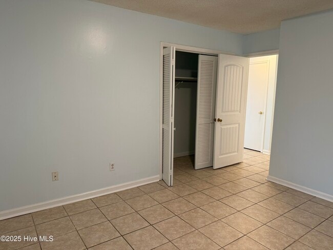 Building Photo - 133 Twin Wood Dr