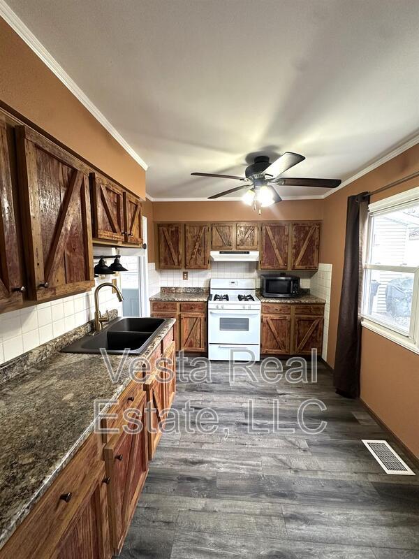 Building Photo - 727 Dale St