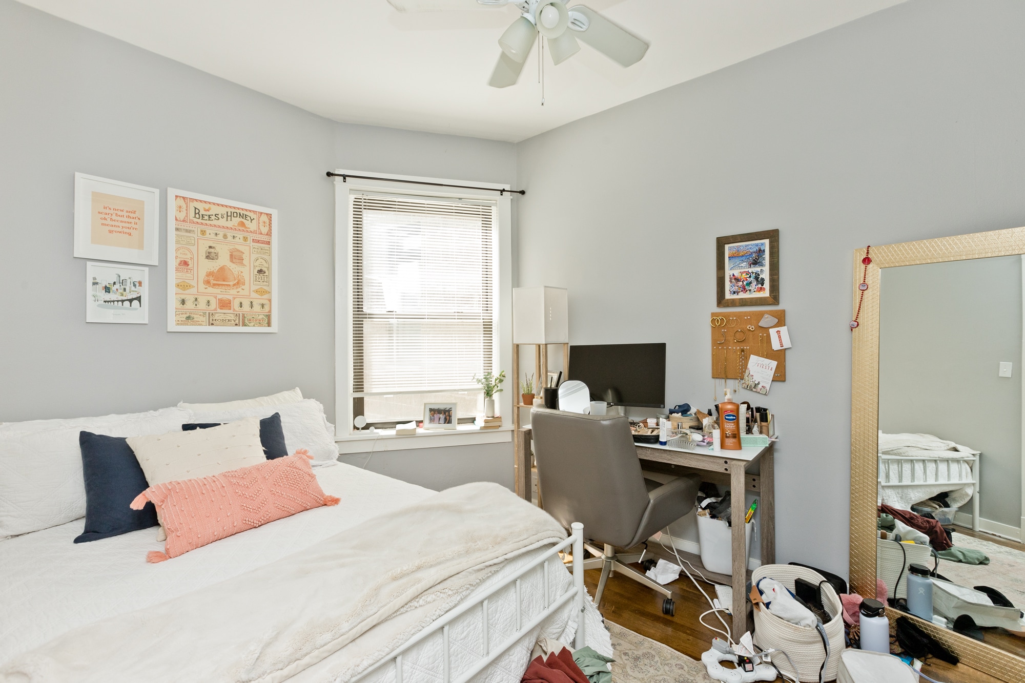 Building Photo - 3253 N Kenmore Ave