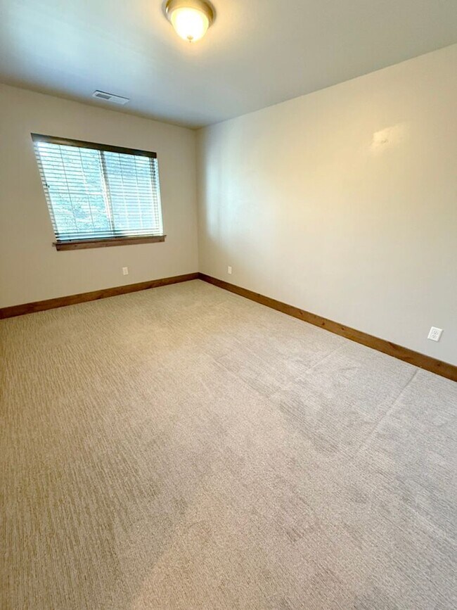 Building Photo - Luxury Condo, Center of Bozeman