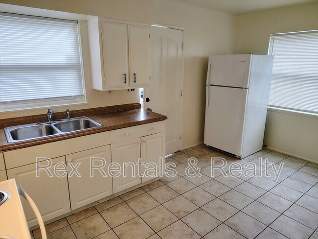 Building Photo - 4609 18th Ave S