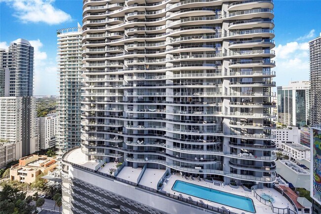 Building Photo - 1010 Brickell Ave
