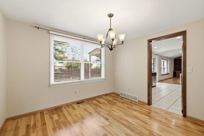 Building Photo - Single-Family Home in Near-Perfect Condition | 931 square foot 3-Car Garage!! | Covered Patio | L...
