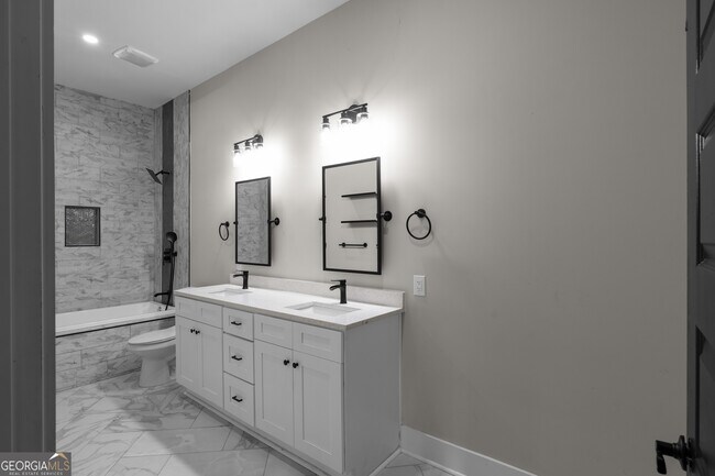 Building Photo - 1331 Diamond Ave SE