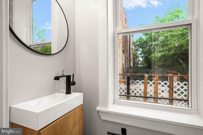 Building Photo - 5113 W Thompson St