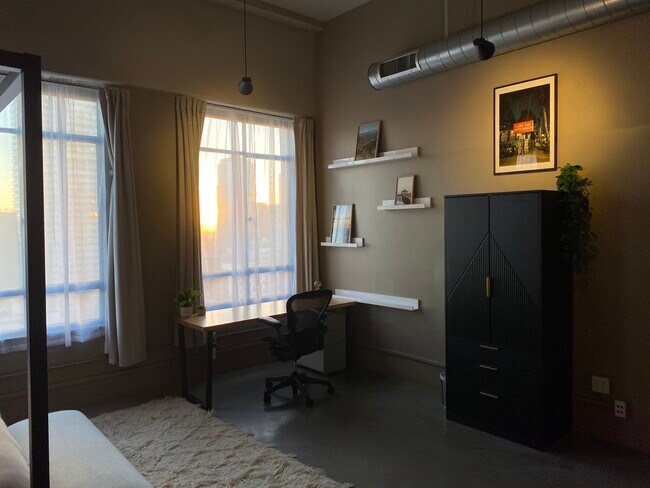 Building Photo - 849 S Broadway