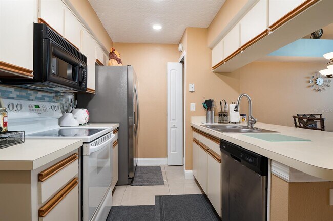 Building Photo - 5012 Laguna Bay Cir