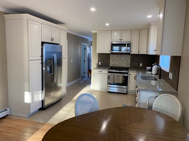 upstairs kitchen - 321 Turner St