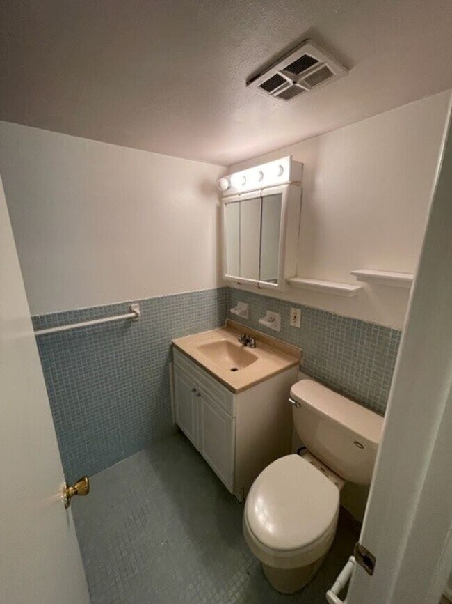 Building Photo - 2BR 2BA CONDO LOCATED CLOSE TO PORT CANAVERAL