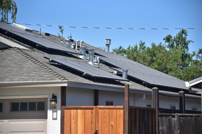 Solar array - 1287 Westwood St