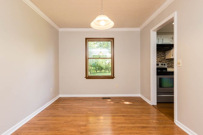 Building Photo - 8047 Simfield Rd