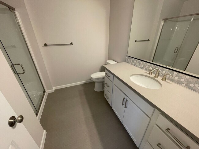 Building Photo - N18