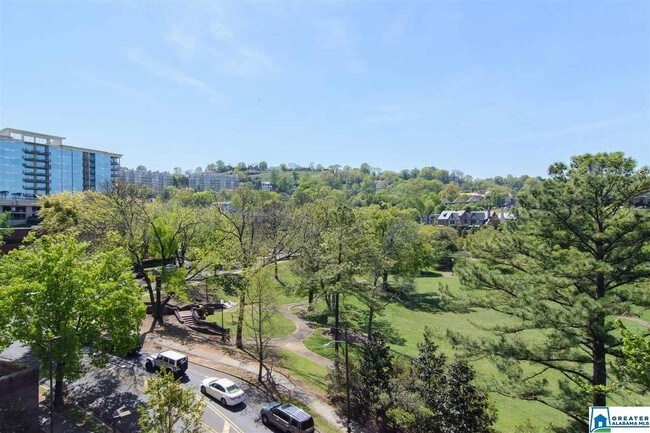 Building Photo - 2600 Highland Ave