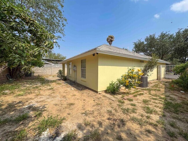 Building Photo - 304 Anthony Ln