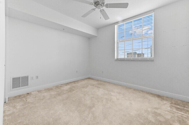 Building Photo - 610 Clematis St