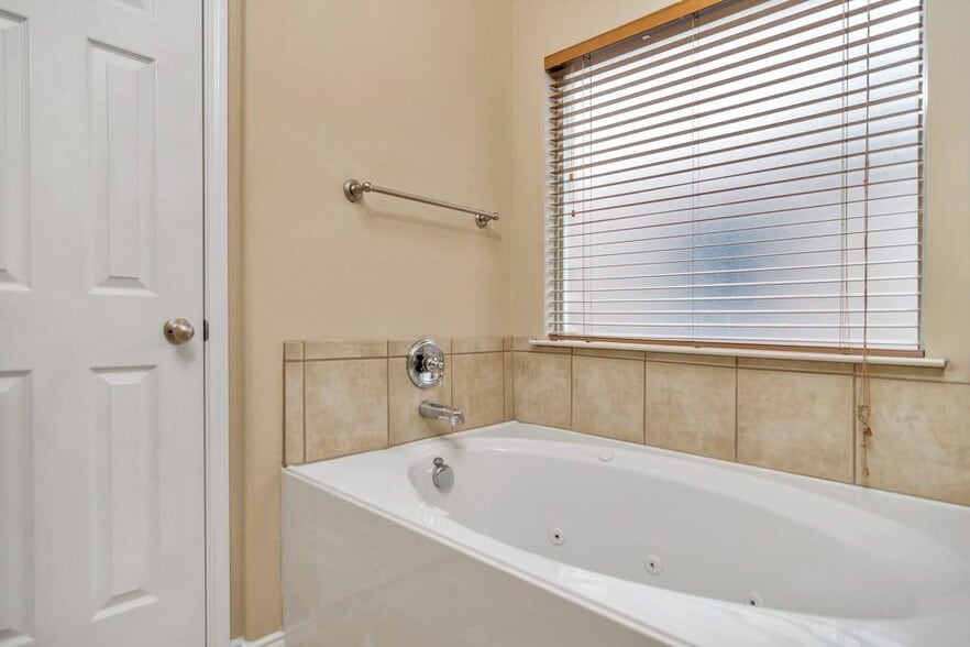 Building Photo - 5212 Westheimer Rd