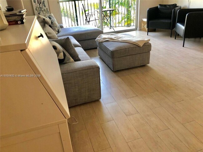 Building Photo - 2039 SE 10th Ave