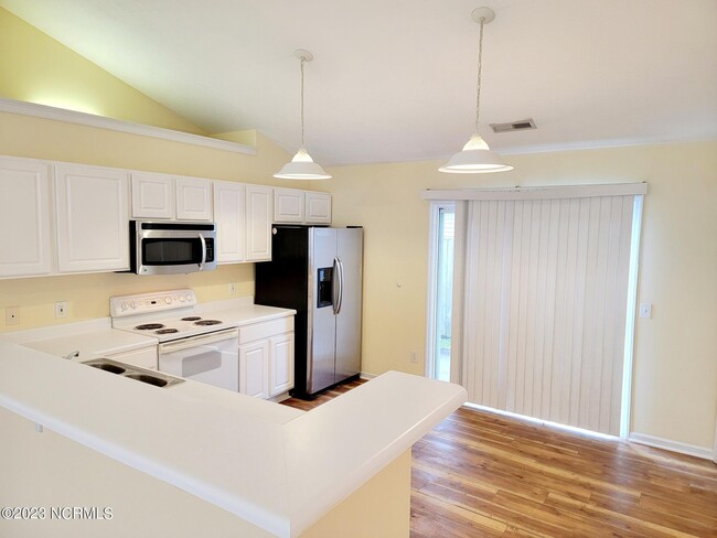 Building Photo - 5305 Sun Coast Dr