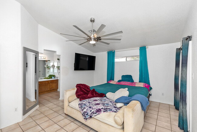 Building Photo - "3-Bedroom, 2-Bathroom Solar Home with a Pool in Mesa Del Sol!"