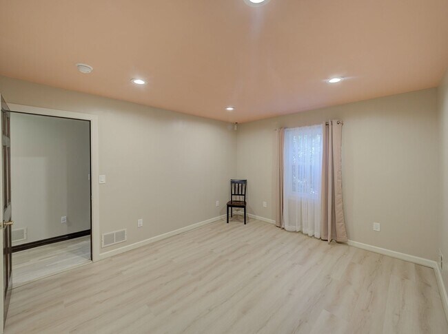 Building Photo - 17 Bauers Ln