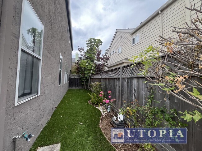 Building Photo - Quiet Beautiful 3 Bed, 2.5 Bath Property Near UCSC