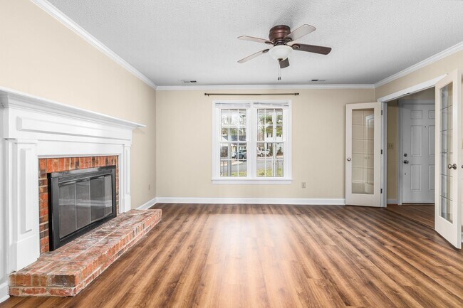 Building Photo - Woodcroft Wonderful!