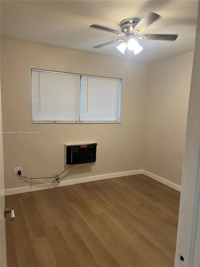 Building Photo - 361 Sharar Ave