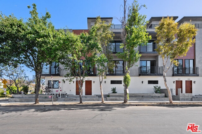 Building Photo - 8902 Sawyer St