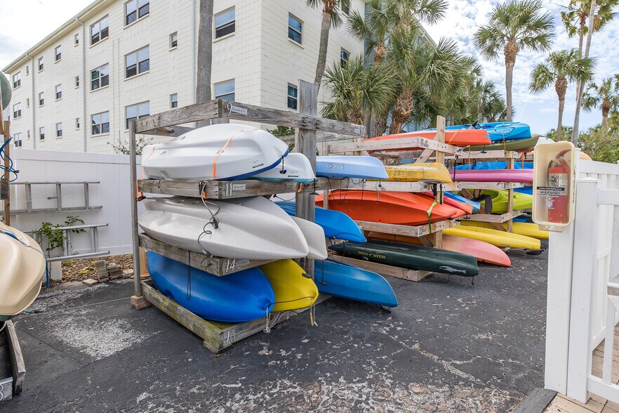 Building Photo - 464 N Paula Dr