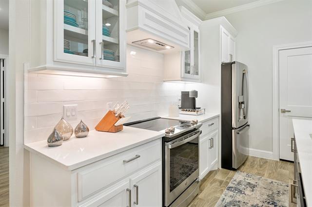 Building Photo - 245 Colonial Dr