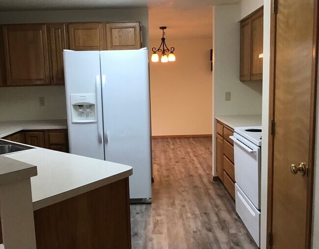 Building Photo - 3012 NE Glacier Way