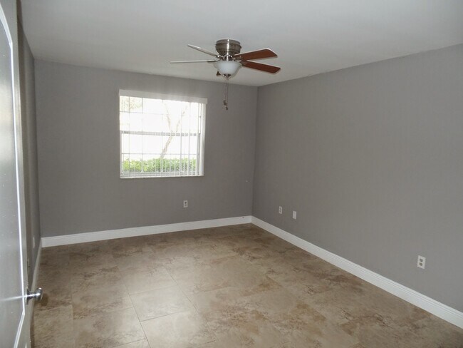 Building Photo - 2811 N Oakland Forest Dr