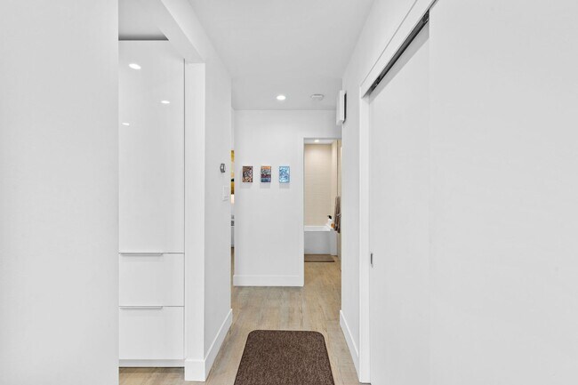 Building Photo - Stylish Condo in Desirable Alta Heights Neighborhood