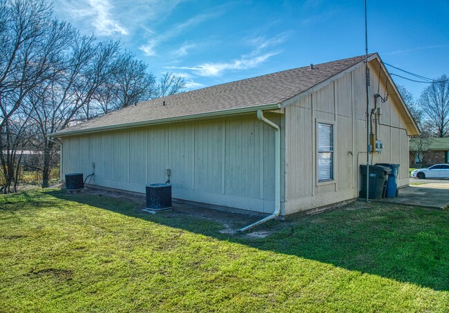 Building Photo - 2001 Interurban Blvd