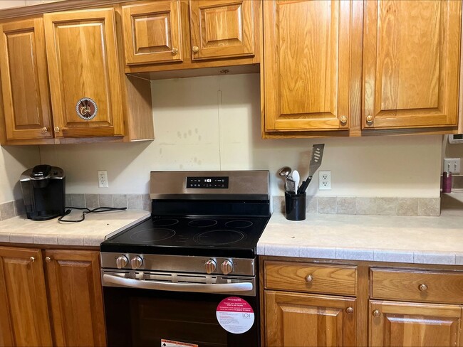 Building Photo - 3bed/2ba Single Family Home
