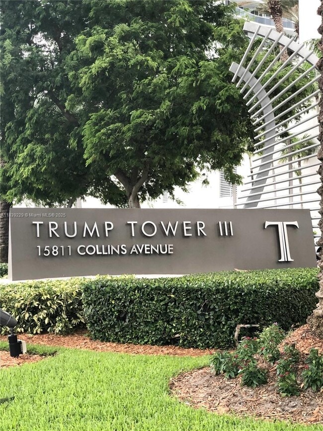 Building Photo - 15811 Collins Ave