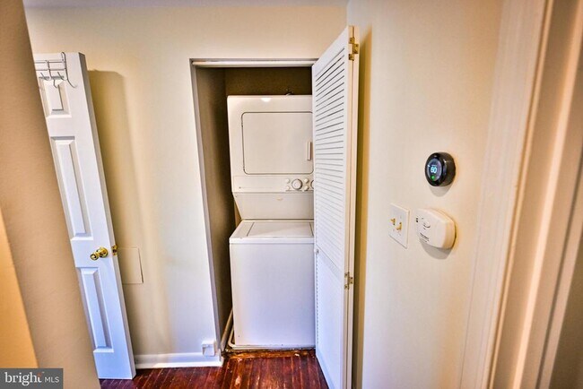 Building Photo - 1601 Marshall St