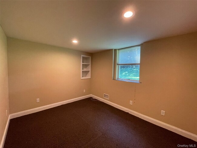 Building Photo - 328 E Broadway