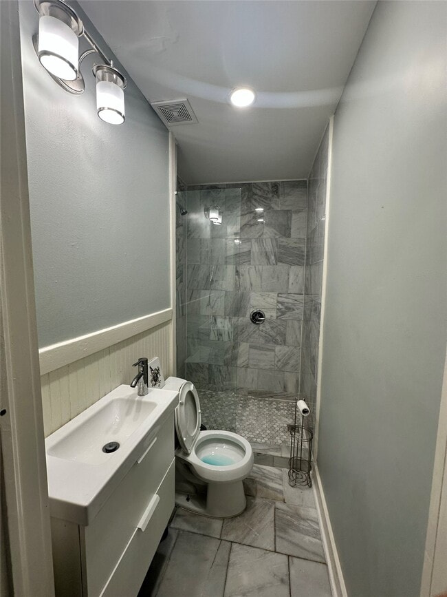 Building Photo - 2206 Bernardo De Galvez Ave