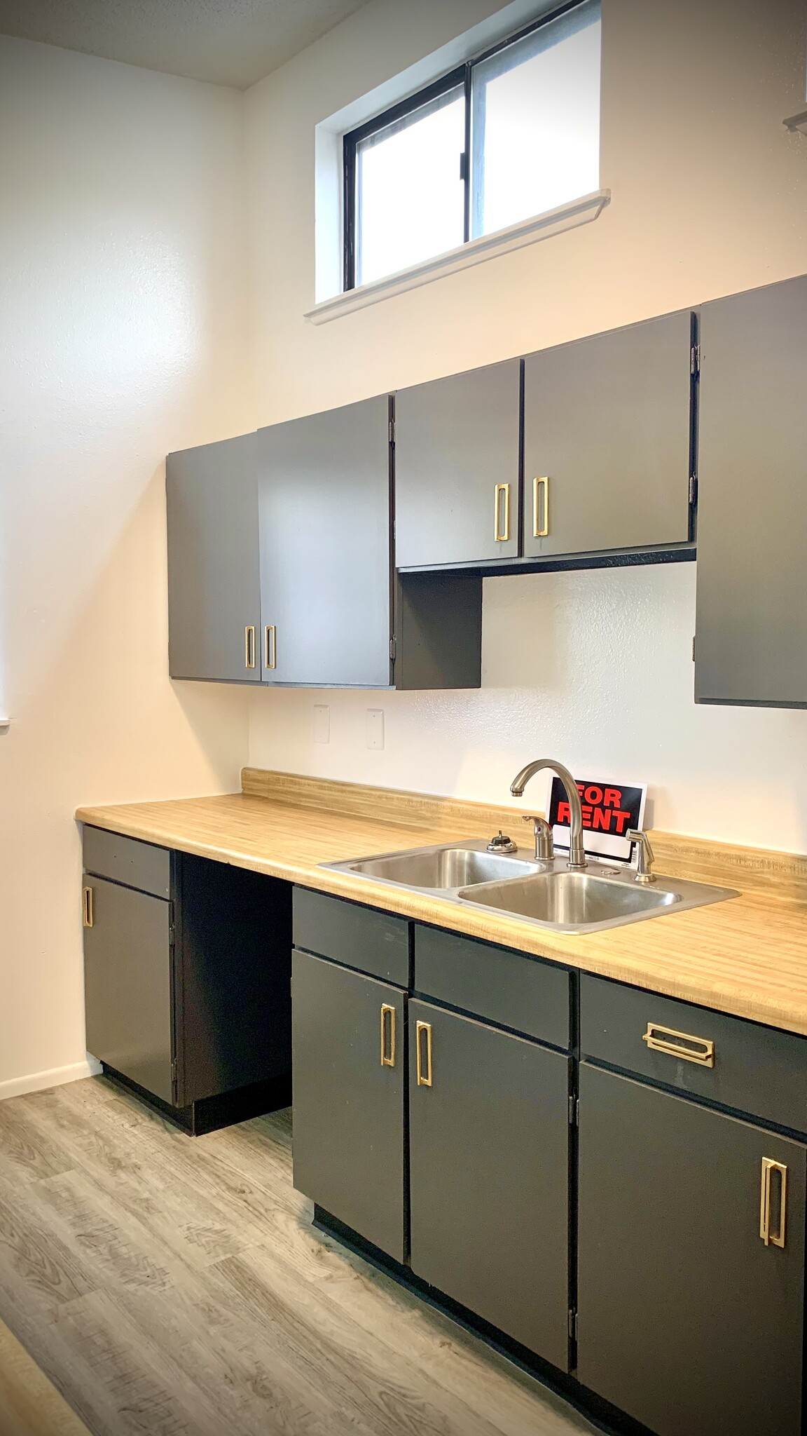 Building Photo - 961 E 23rd St