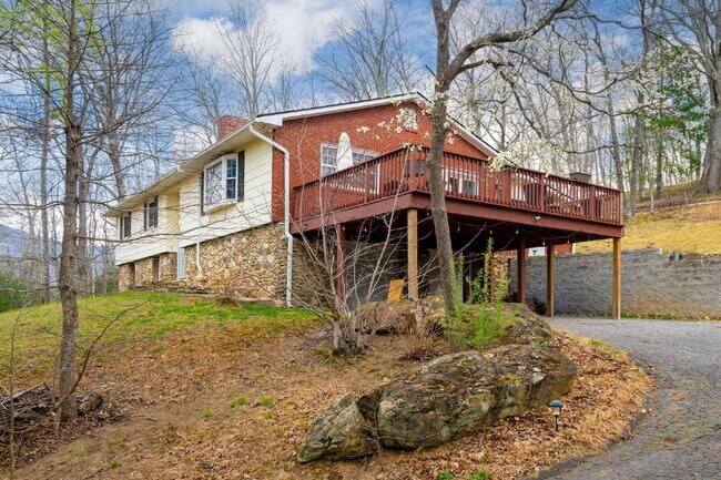Building Photo - Fairview Retreat | 3BR/3BA with Finished Basement, 2-Car Garage & Private Yard — 17 Min to Asheville