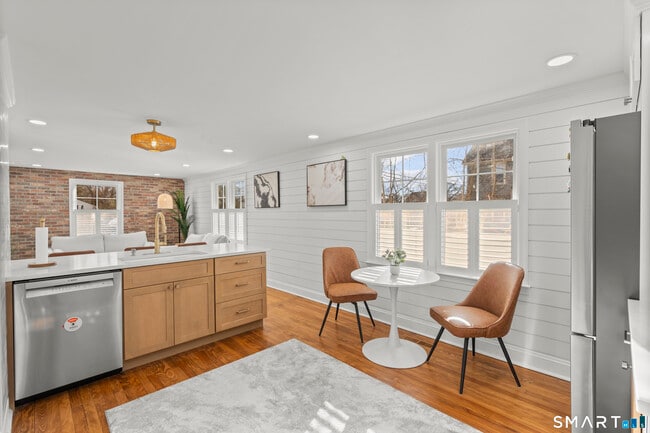 Building Photo - 180 Ruane St