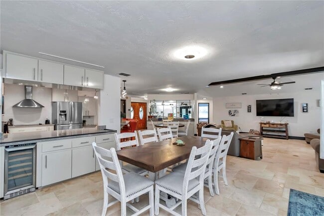 Building Photo - 1542 SE Pinwheel Dr