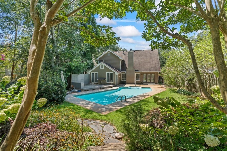 Building Photo - 1249 McLendon Dr