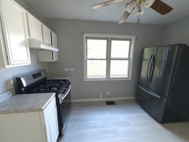 Building Photo - 828 Lenox Ave