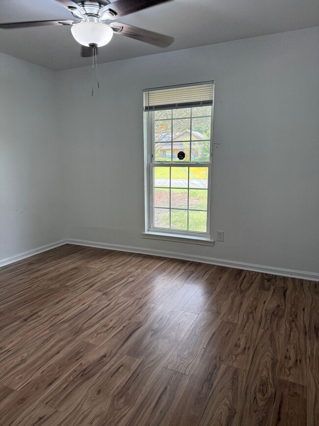 Building Photo - 908 Highland Dr