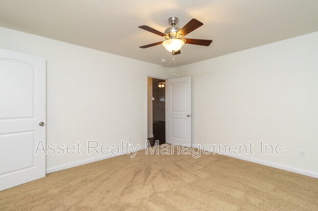 Building Photo - 624 Drakewood Rd