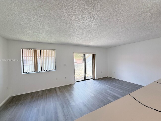 Building Photo - 3212 Coral Lake Ln